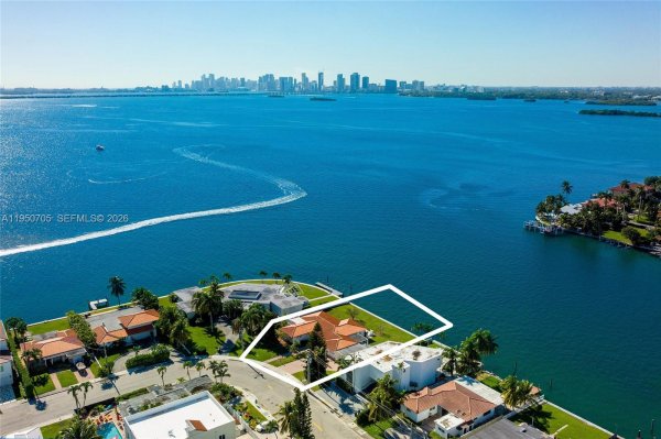 7500 W Treasure Dr North Bay Village, FL 33141