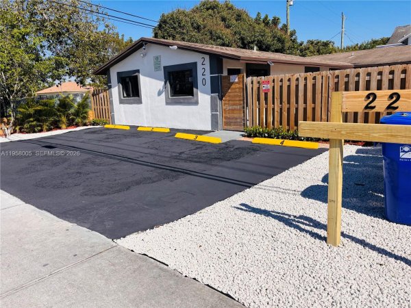 220 NW 27th Ave Pompano Beach, FL 33069