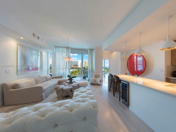 50 S Pointe Dr #707 Miami Beach, FL 33139