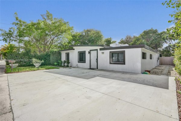 13550 NW 5th Ave North Miami, FL 33168