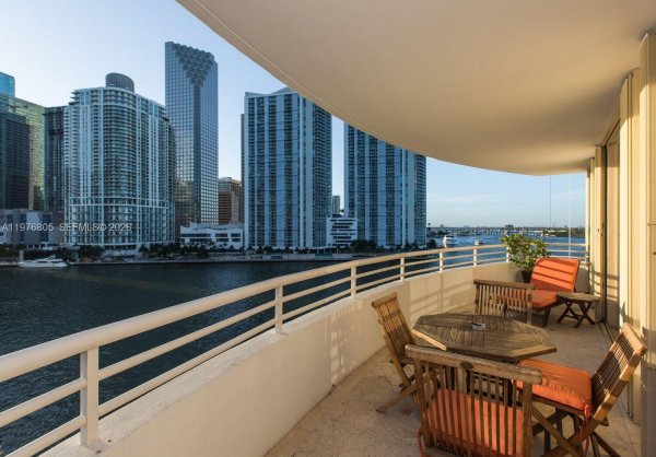 888 Brickell Key Dr #804 Miami, FL 33131
