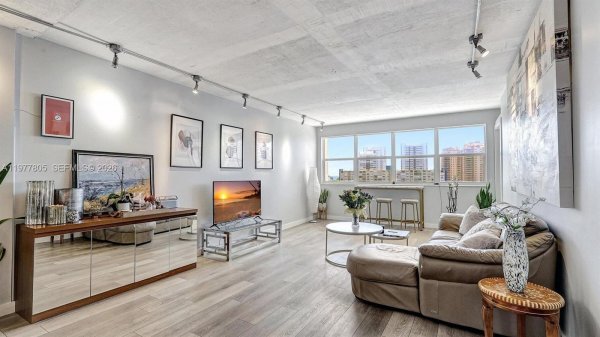 111 Golden Isles Dr #G2 Hallandale Beach, FL 33009