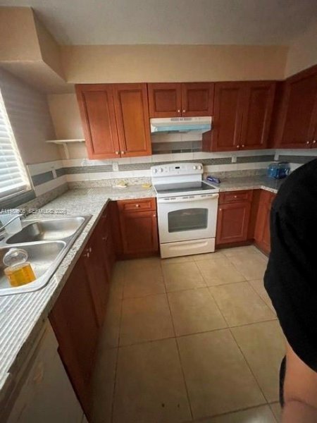 2726 NW 131st St #2726 Opa Locka, FL 33054