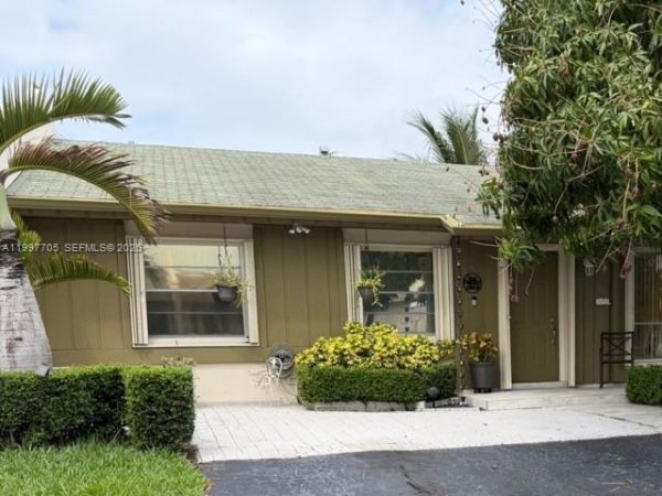 11906 SW 110th St Cir E Miami, FL 33186