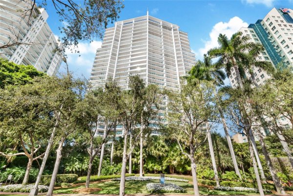 2627 S Bayshore Dr #906 Miami, FL 33133