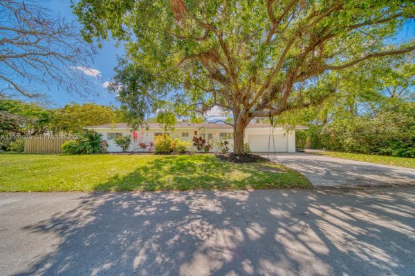 13700 SW 74th Ct Palmetto Bay, FL 33158