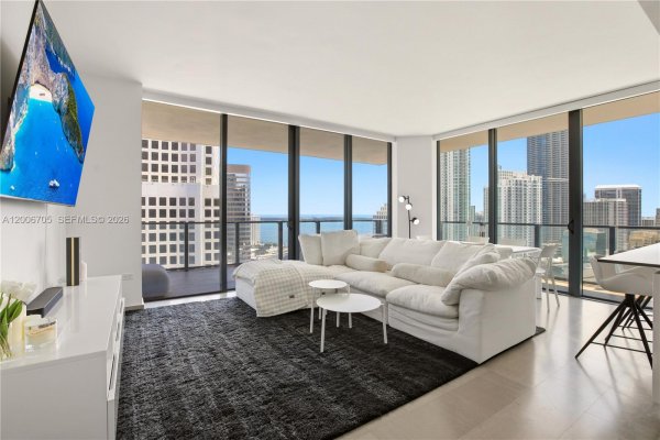 68 SE 6th St #2701 Miami, FL 33131