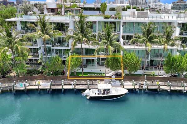 1201 20th St #204 Miami Beach, FL 33139