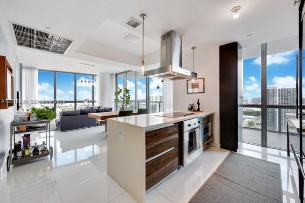1100 Biscayne Blvd #3205 Miami, FL 33132