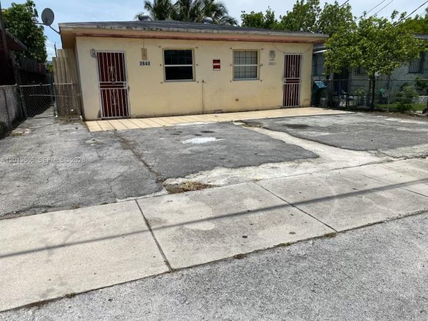 2640 NW 23rd Ct Miami, FL 33142
