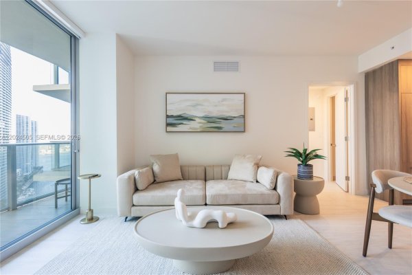 77 SE 5th St #2602 Miami, FL 33131