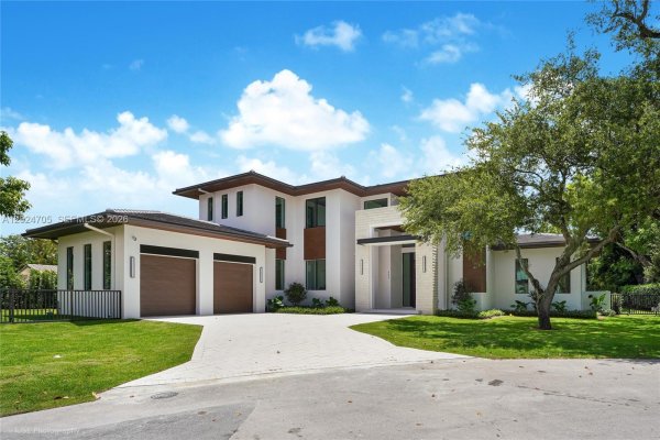 9405 SW 72nd Ct Pinecrest, FL 33156