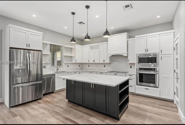 2431 NE 20th Ave Lighthouse Point, FL 33064