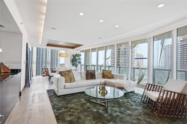 465 Brickell Ave #2101 Miami, FL 33131