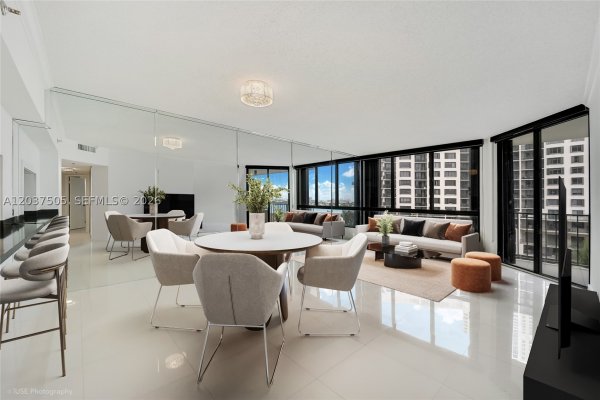 520 Brickell Key Dr #A802 Miami, FL 33131