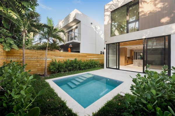 3144 Elizabeth St Coconut Grove, FL 33133