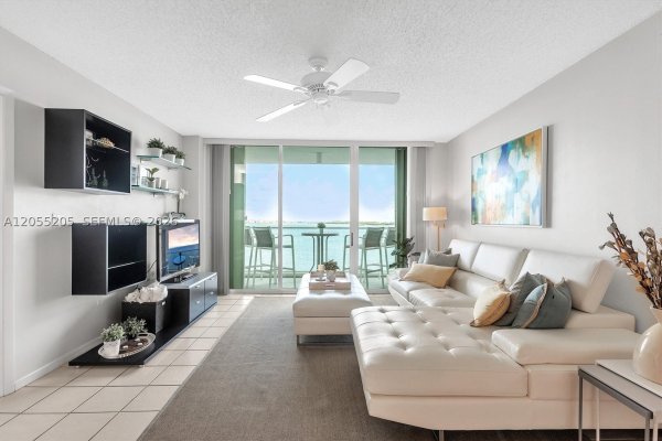 800 Claughton Is Dr #1204 Miami, FL 33131