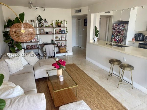 1688 West Ave #906 Miami Beach, FL 33139