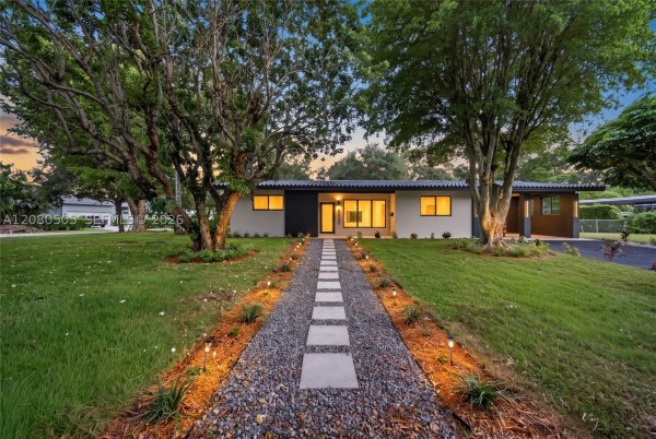 8230 SW 117th Ter Miami, FL 33156