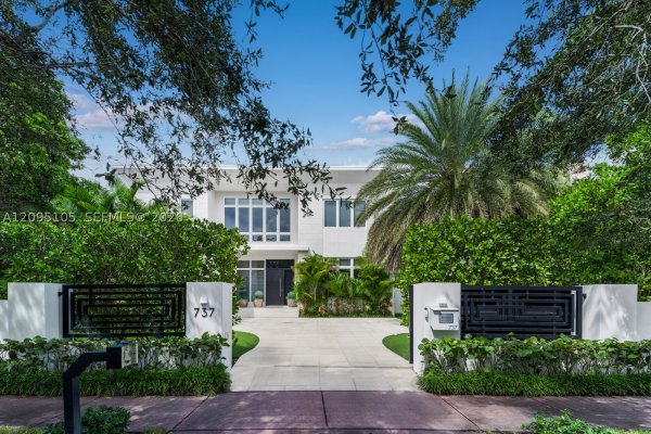 737 W 49th St Miami Beach, FL 33140