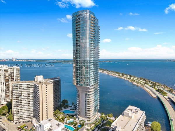 175 SE 25th Rd #3704 Miami, FL 33129