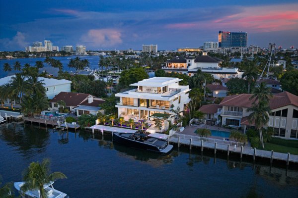 1721 SE 11th Fort Lauderdale, FL 33316