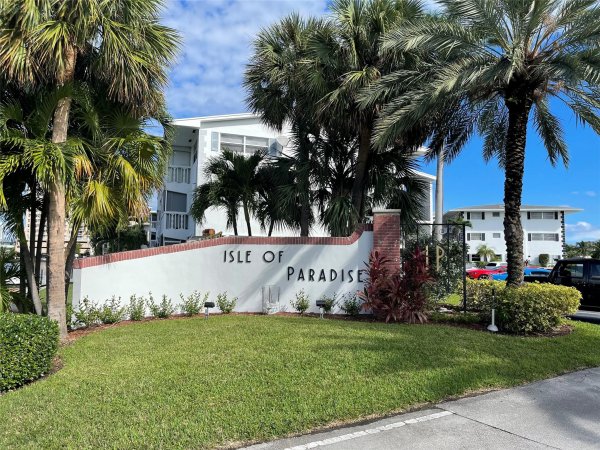 450 Paradise Isle Blvd Hallandale Beach, FL 33009 450 Paradise Isle Blvd Hallandale Beach, FL 33009