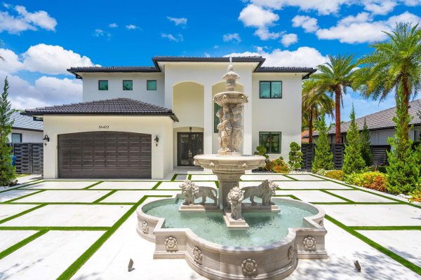 16422 NW 77th Pl Miami Lakes, FL 33016