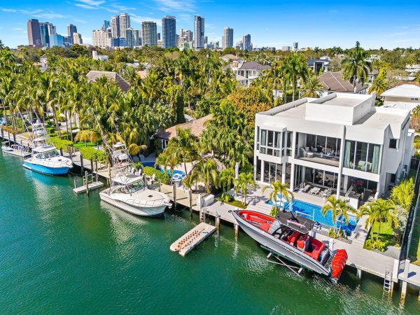 1528 SE 11th Fort Lauderdale, FL 33316