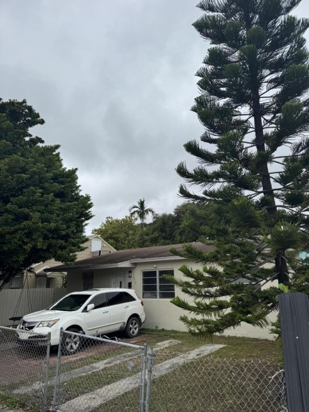 1017 NW 47th St Miami, FL 33127