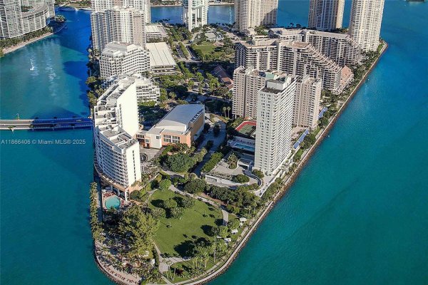 520 Brickell Key Dr Miami, FL 33131