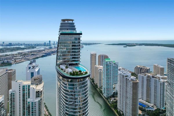 300 Biscayne Blvd Way #PH6001 Miami, FL 33131 300 Biscayne Blvd Way #PH6001 Miami, FL 33131