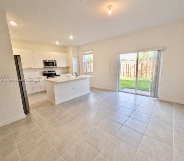 12517 NW 23rd Pl Miami, FL 33167