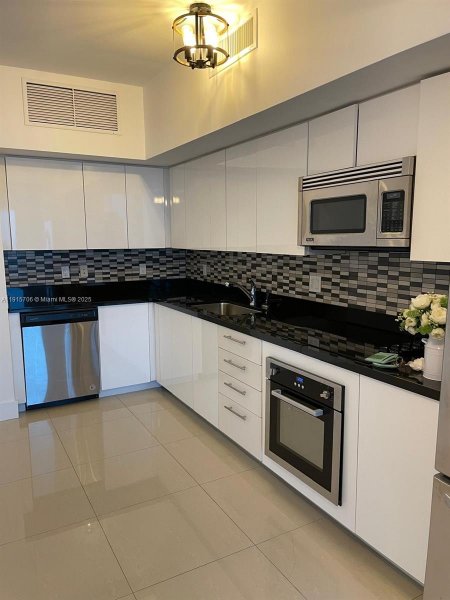 92 SW 3rd St #3309 Miami, FL 33130