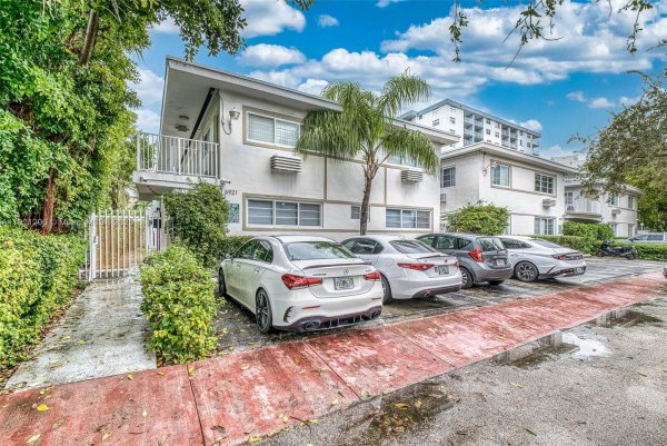 6921 Rue Vendome #1 Miami Beach, FL 33141