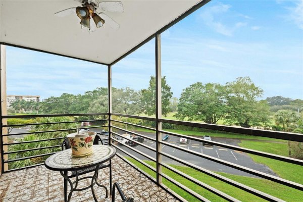 900 Saint Charles Pl #419 Pembroke Pines, FL 33026