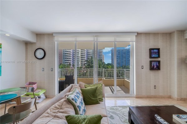 765 Crandon Blvd #PH-12 Key Biscayne, FL 33149