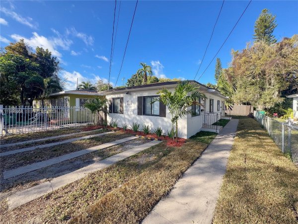 6322 NE 1st Pl Miami, FL 33138