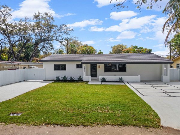 610 NE 164th Ter North Miami Beach, FL 33162