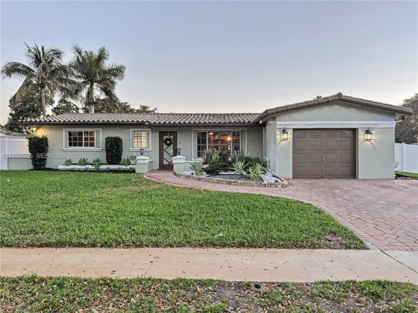 11040 NW 22nd St Pembroke Pines, FL 33026