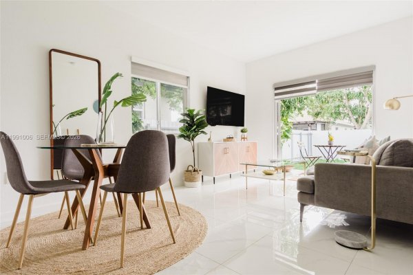 8765 NW 22nd Pl Miami, FL 33147