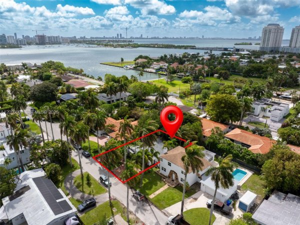 1104 NE 85th St Miami, FL 33138