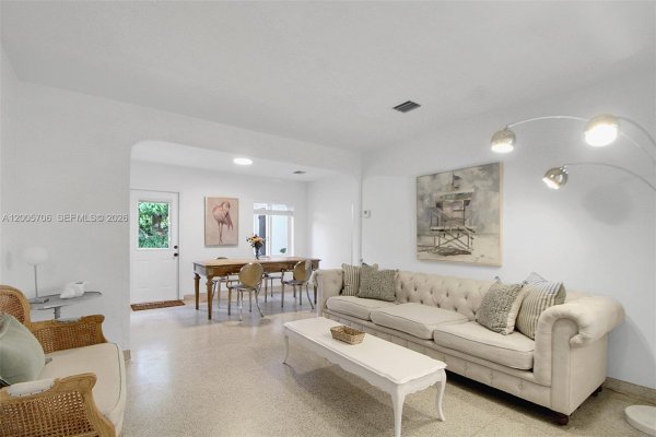 231 NE 43rd St Miami, FL 33137