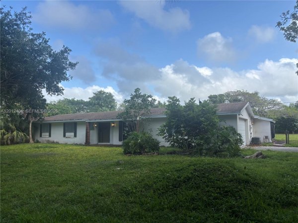 9290 SW 104th St Miami, FL 33176