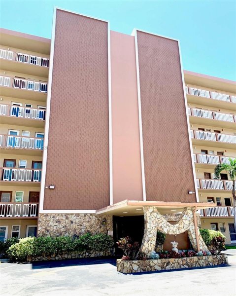 501 NE 14th Ave #601 Hallandale Beach, FL 33009