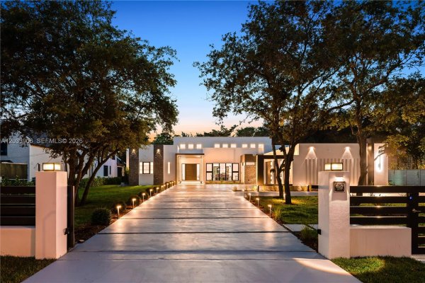 6200 SW 83rd Miami, FL 33143