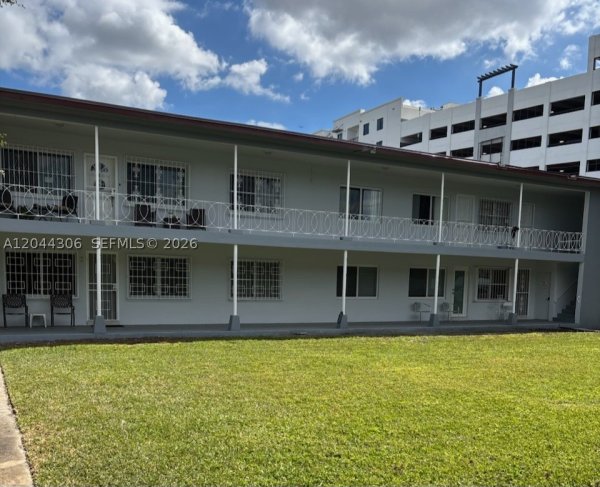 383 E 4th Ave #8 Hialeah, FL 33010