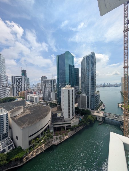 31 SE 5th #3002 Miami, FL 33131