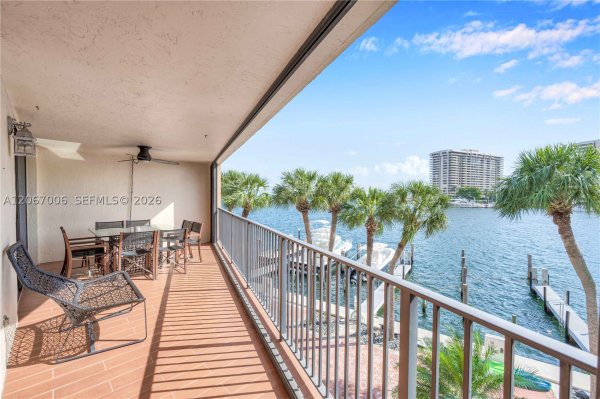 1700 S Bayshore Ln #3B Miami, FL 33133