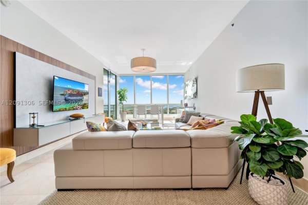 100 S Pointe Dr #2403 Miami Beach, FL 33139